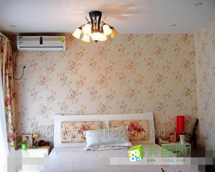 温馨舒适感觉的卧室墙纸效果图     