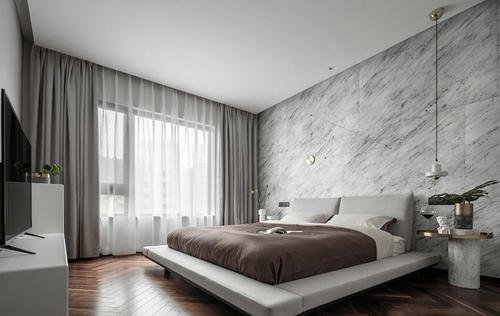 床头整面墙都贴灰色大理石瓷砖效果图 飘窗窗帘安装罗马杆还是